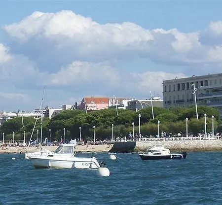Goelia Les Rives De Saint Brice 3* Ares
