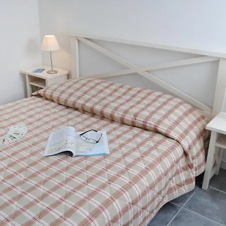 Goelia Les Rives De Saint Brice 3* Ares