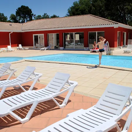 Goelia Les Rives De Saint Brice Vakantiepark