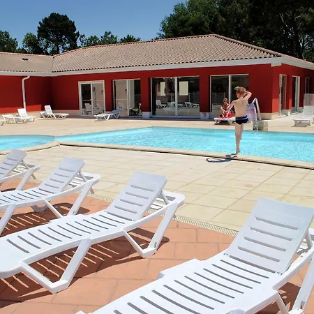 Goelia Les Rives De Saint Brice Vakantiepark 3*