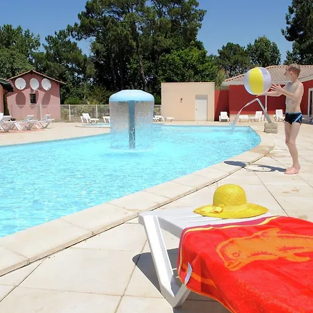 Goelia Les Rives De Saint Brice 3*