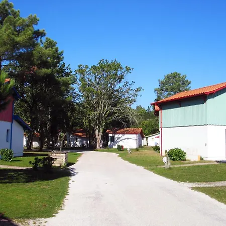 Goelia Les Rives De Saint Brice 3* Ares